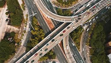 4k航拍城市立交桥密集车流交通视频的预览图